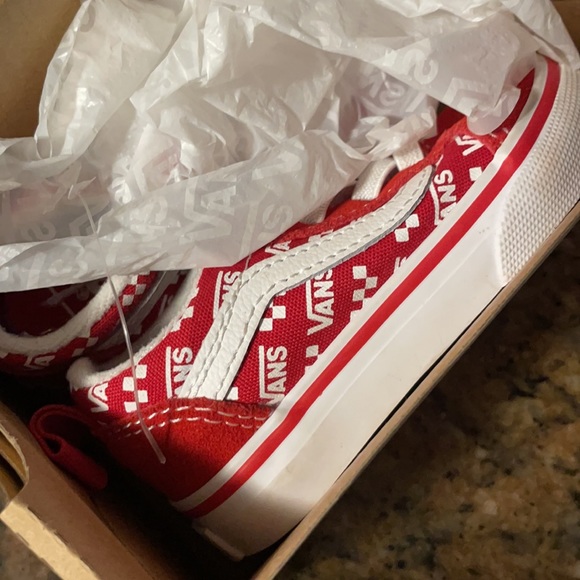 Vans - Picture 2 of 4